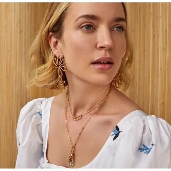 NIB Mignonne Gavigan Floral Drop Gold Elegant Stud Closure Earrings Accessories - Picture 4 of 4